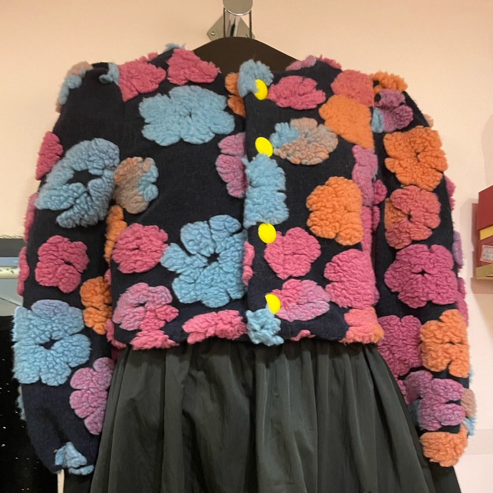 Grey‎ flower sweater jacket